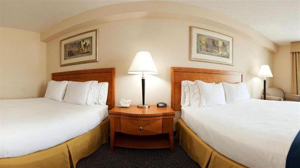 Holiday Inn Express Richmond-Brandermill-Hull Street By Ihg Εξωτερικό φωτογραφία