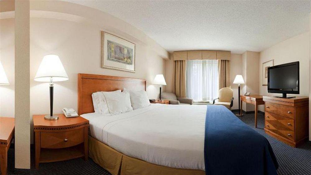 Holiday Inn Express Richmond-Brandermill-Hull Street By Ihg Εξωτερικό φωτογραφία