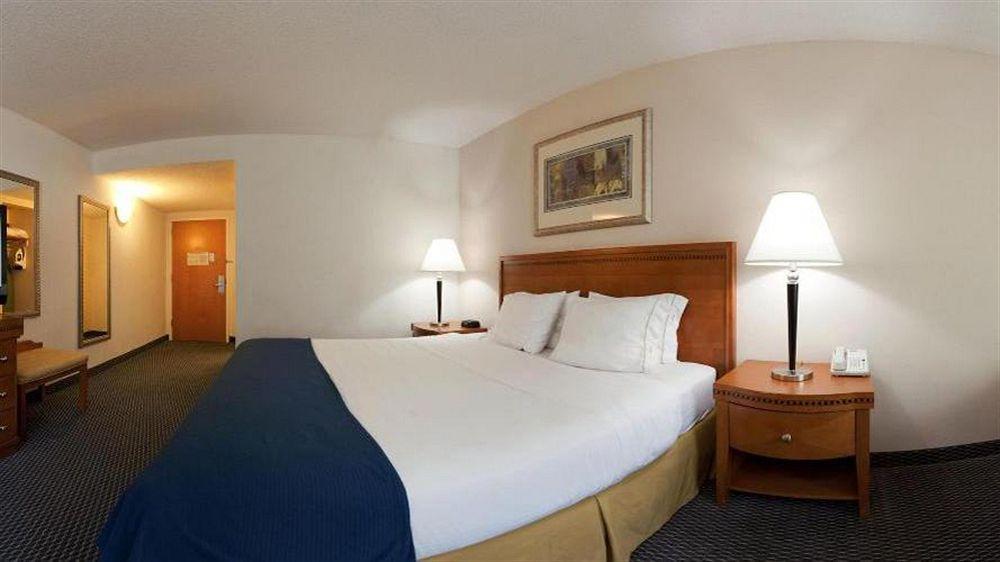 Holiday Inn Express Richmond-Brandermill-Hull Street By Ihg Εξωτερικό φωτογραφία