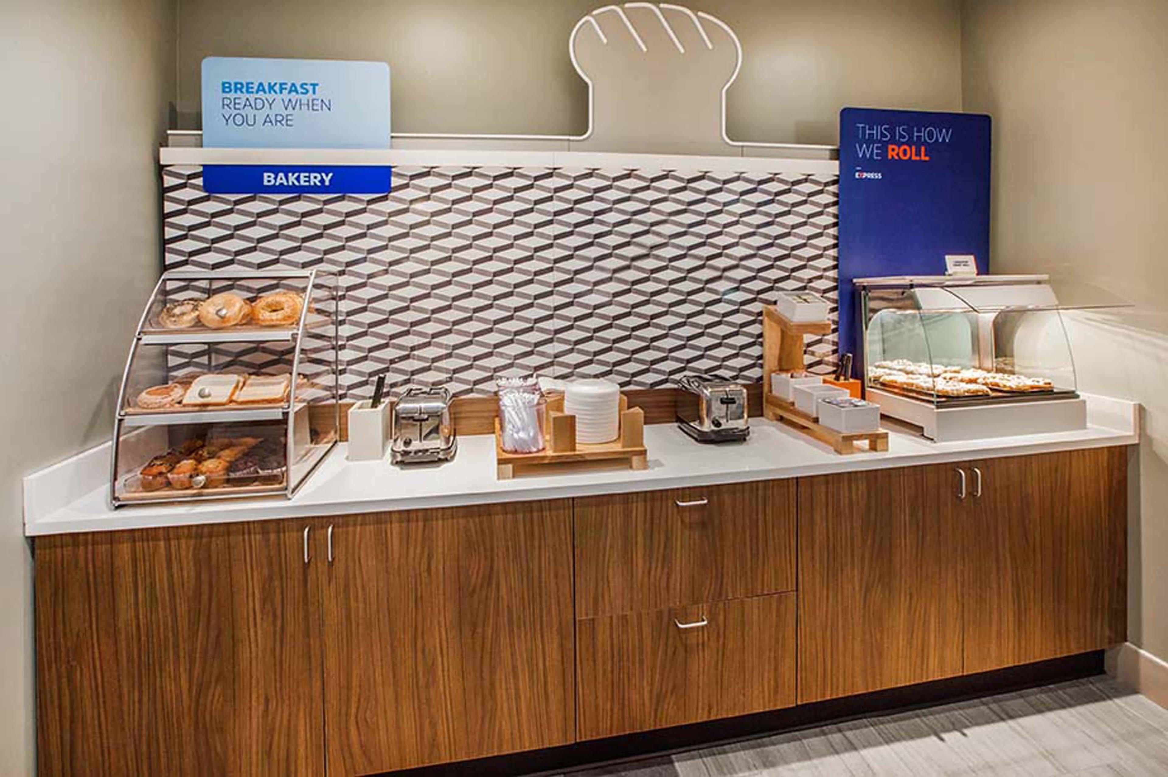 Holiday Inn Express Richmond-Brandermill-Hull Street By Ihg Εξωτερικό φωτογραφία